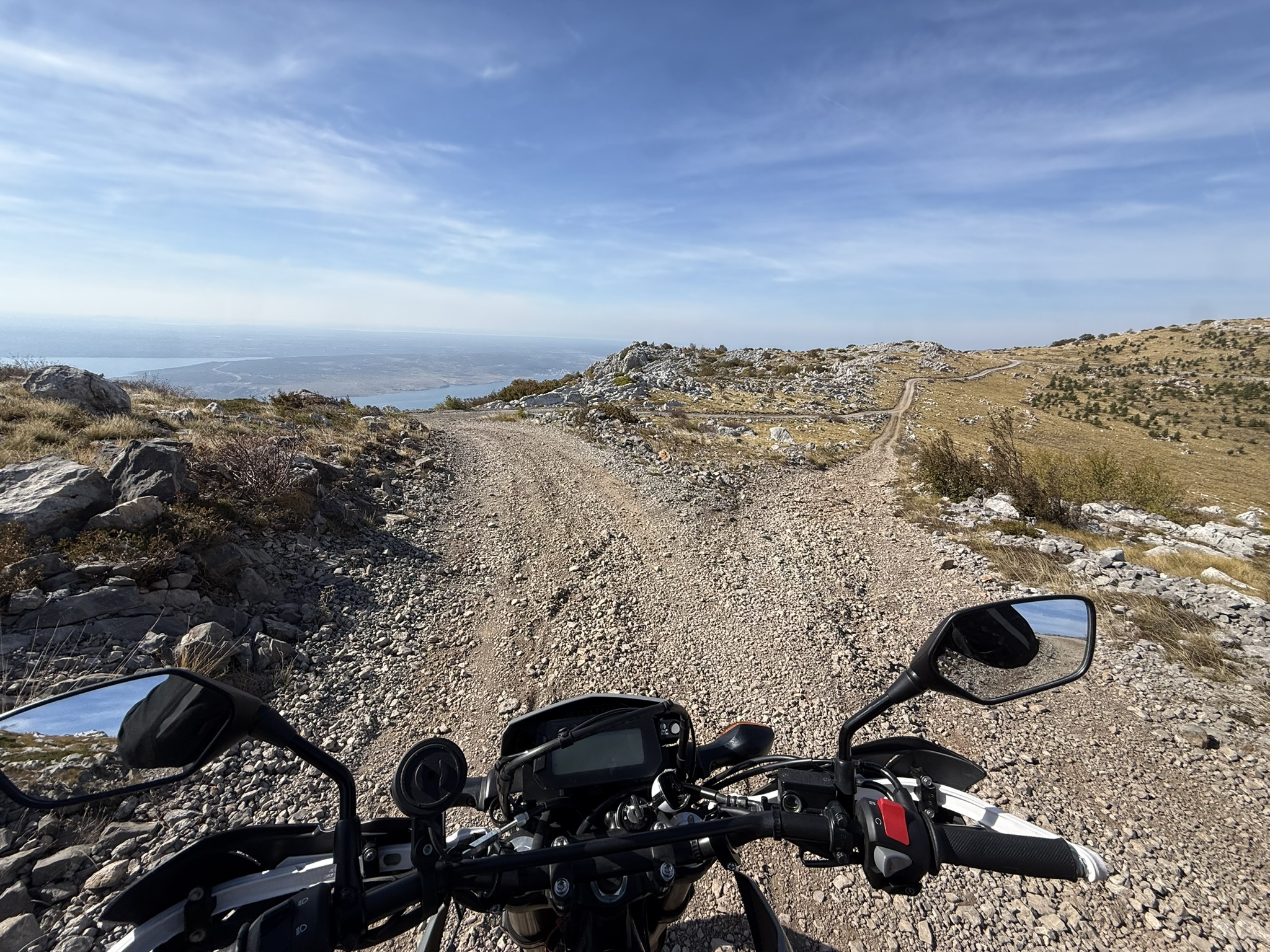 Cockpit-Blick Grat mit Meer