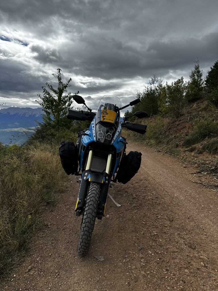 Wolkenverhangene Piste